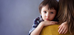 2e1ax_content_entry_blog-Sad-Little-Child-Boy-Hugging-2-960x460